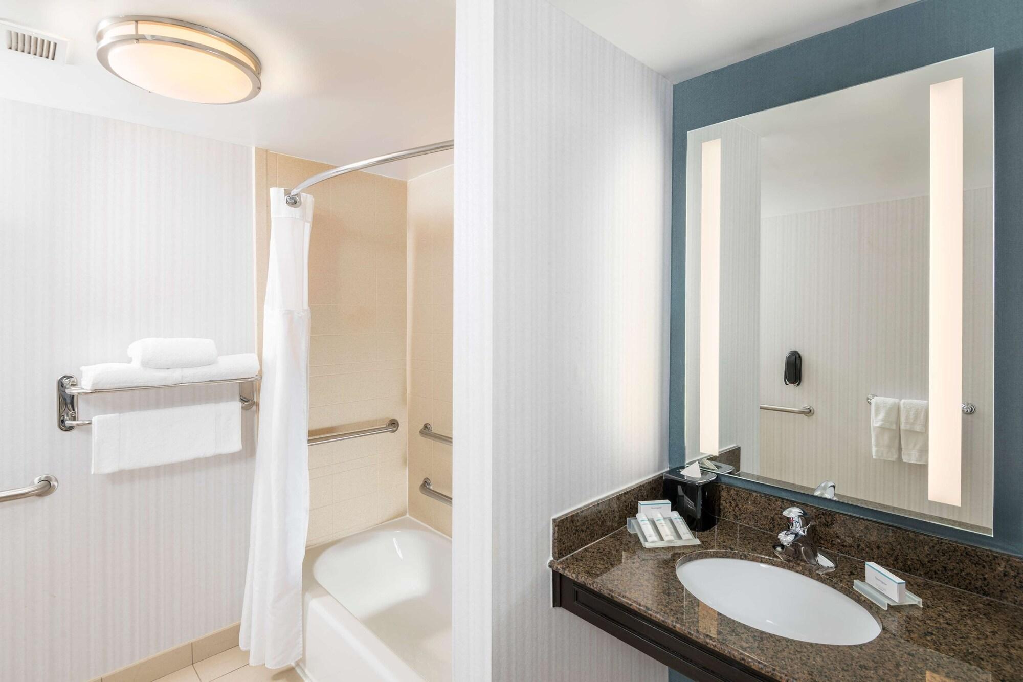Hilton Garden Inn Silver Spring White Oak Exterior foto